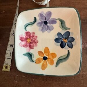 Gail Pittman vintage daisy chain square dish 4”x4”x1”.